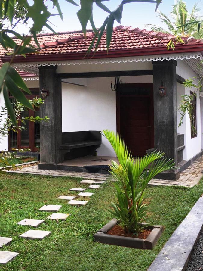 Triple Edge Villa Unawatuna Esterno foto