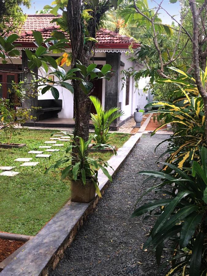 Triple Edge Villa Unawatuna Esterno foto
