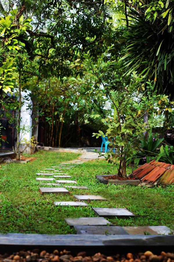 Triple Edge Villa Unawatuna Esterno foto